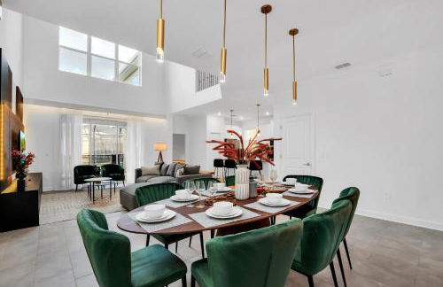 5BR Family Haven Near Disney with Private Pool - Foto 1