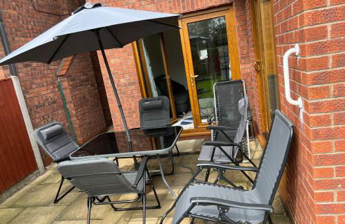 Entire -4 Bedrooms Detached House with Driveway - Foto 3