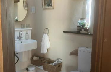 Historic converted byre in courtyard of 16C house - Foto 18