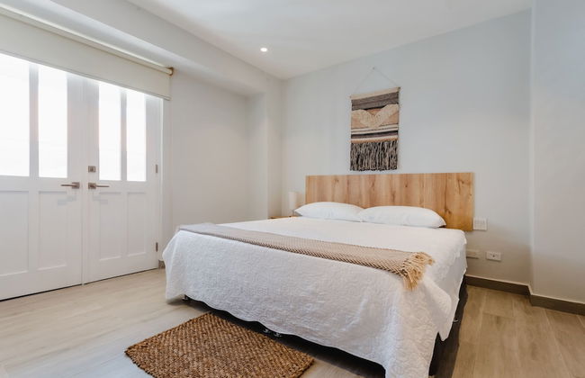 w Phenomenal 1BR w Balcony in Panama - Photo 2