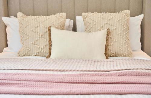 Chic Family Home with Garden Fire Pit & Event Space, Hot Tub - Foto 23