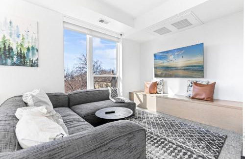 Luxurious 2BR Retreat near Downtown with Roofdeck and Gym - Foto 35