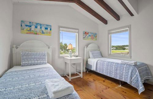 16612 - Stunning Home with Wraparound Deck Views of Bucks Creek and Nantucket Sound - Foto 18