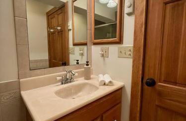 Hot Tub & Firepit Near Ski Resorts & Cozy Modern Cabin - Foto 33