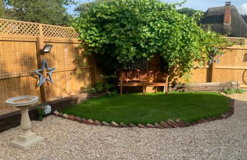 The Shack - Thatched Self Contained Annex - Photo 26