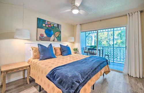 Old Florida Setting with Kayaks and Fishing Poles - Foto 11