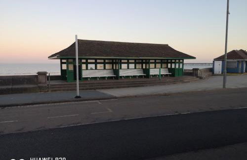 Lovely 2-bed Caravan in Walton on the Naze - Foto 21