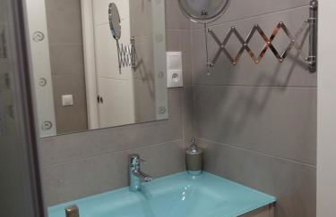 Boutique apartment near the beach, 1 Gbps Wi-Fi - Photo 14