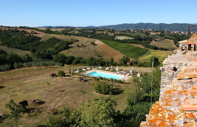 Umbria's Poolside Charm - Photo 14