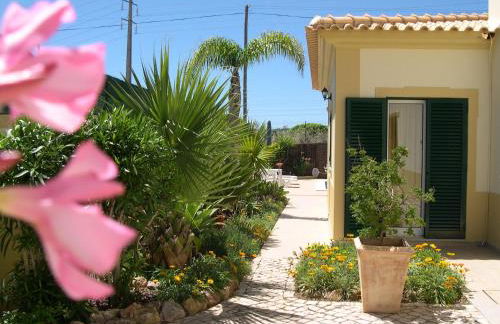 VILLA EBER - independent 1 & 2 bedroom apartments, pool, air con, fast Wi-Fi, near old town of Albufeira and beaches - Foto 42