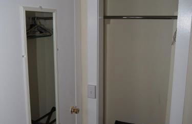The Cute & Cozy - Lower Apt - Great Location! - Photo 38