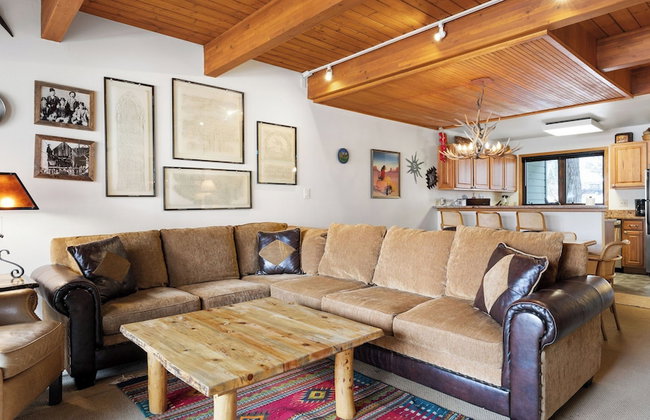 Riverside Condos B101 by Avantstay Condo Close To Downtown, Town Park & Ski Lift #8 - Foto 34