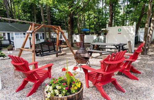 Main House - 3 Story 5 Bed 3 Bath Private Deck Courtyard Pet Friendly fee applies - Photo 37