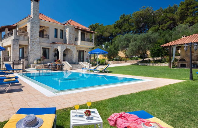 Family Friendly Villa Hermes With Private Pool - Photo 1