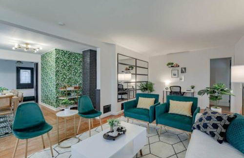 Beautiful - 4bd with Contemporary Interior - Foto 18