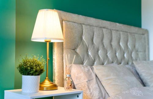 A Luxurious Home with Hot Tub and Man Cave! 9ppl - Foto 12