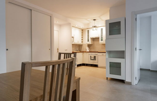 Beachside Apartment With Shared Pool - Photo 5