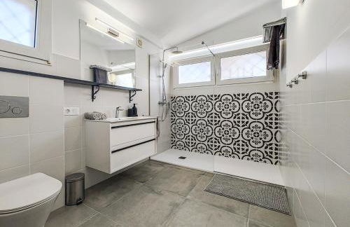 Villa Azure Horizon and Breeze - Panoramic Ocean View and Heated Pool - Foto 38