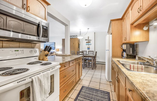 Spacious Lakefront Condo w Amazing View - Photo 6