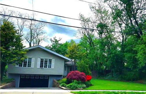 Cozy 4BR 3BA Home- Train to NYC, USOpen, CitiField Mets, MSG, Walk to Harbor & Golf - Photo 4