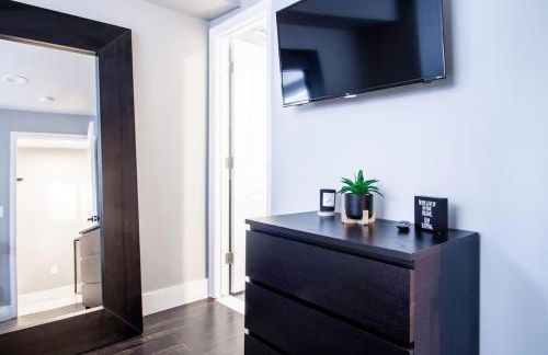 Centrally-Located Well-Decorated Solar-Powered - Foto 3