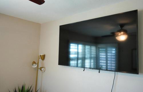 The Pink Cactus - Desert Retreat - Luxe Pool, Golf & Game Room - Foto 32