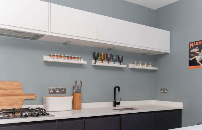 Beautiful & Bright 2BD Flat - Haymarket - Photo 14