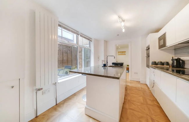 Charming Spacious 2-bed Apartment in London - Foto 8