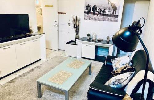 MAISON 2 CHAMBRES - LILLE - 4 PERS - 300m METRO - Foto 1