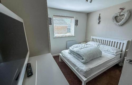 Lovely 5 Berth Bungalow At Waterside Village Park In Corton Ref 14006W - Photo 16