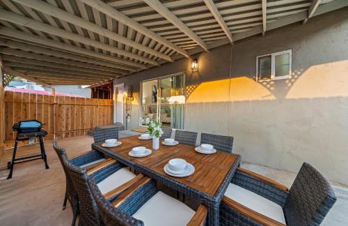 Entire Private Home with 4 Bedrooms 2 Bathrooms, Hot Tub, King Bed, 80 TV, Gated Yard, Ranch Style, Available Now - Foto 20