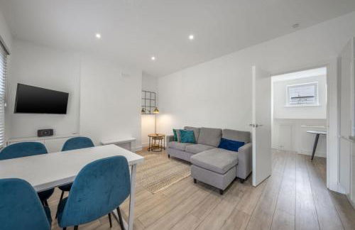 Modern Split Level 2BR Spacious Apt Maida Vale - Photo 24