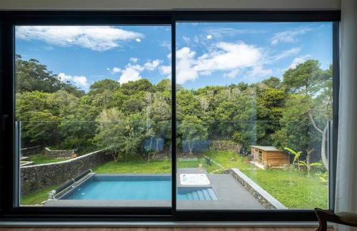 Lotus House - Heated Pool & Jacuzzi near the Beach - Photo 7