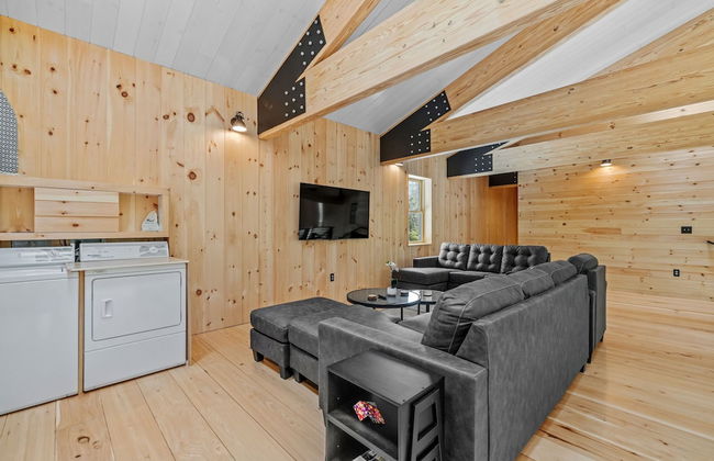 Ski Cabin w Hot Tub Gas Fireplace Near Cranmore - Photo 22