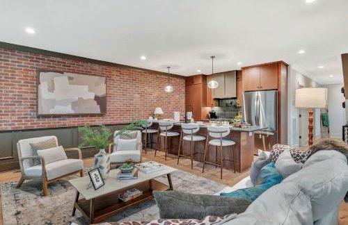 New 2 Luxe Townhomes with Rooftops Sleeps 24 - Foto 4