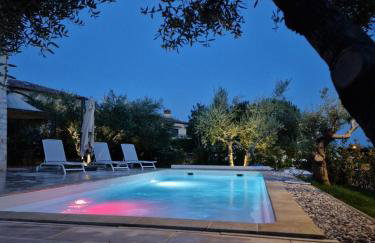 Charming Orange Apartment with Private Pool and Garden Oasis - Foto 36