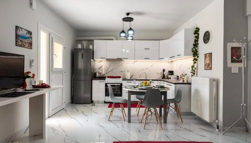 Dora's Home - Photo 5