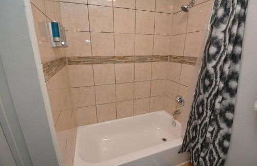 SuperValue Suite #2 @ East End Revitalized - Foto 14