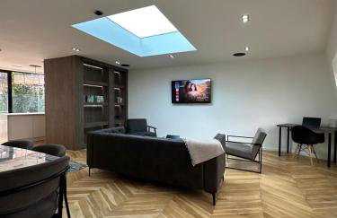 Contemporary 3-Bed Penthouse with River Views - Foto 6