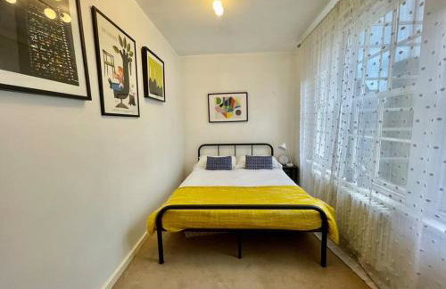 Gorgeous 2 bedroom apartment edge of Cabot Circus - Foto 6