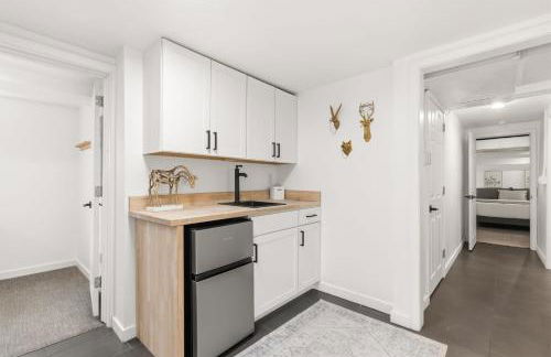 Mathews House with 4 King Beds Near CSU and Old Town - Foto 16