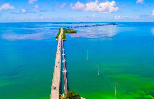 Blue Pearl New Waterfront Haven with Heated Pool ,70 Foot Dock, and More! - Foto 131