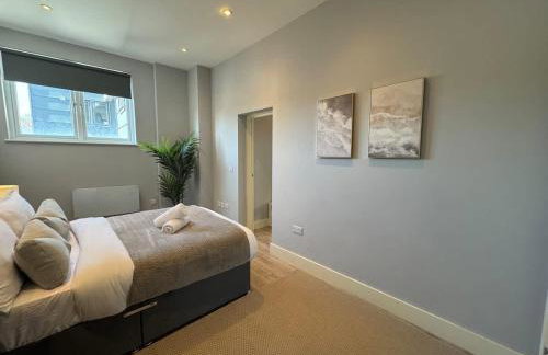 2BDR Flat By Charles Richardson ltd Short Term Lets Couldson Perfect For Insurance Stays - Foto 13