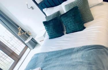 Superior Large Suite Luxury Living City Apartment, 2 Kingsize Bedrooms Business Suite - Free WiFi - Foto 1