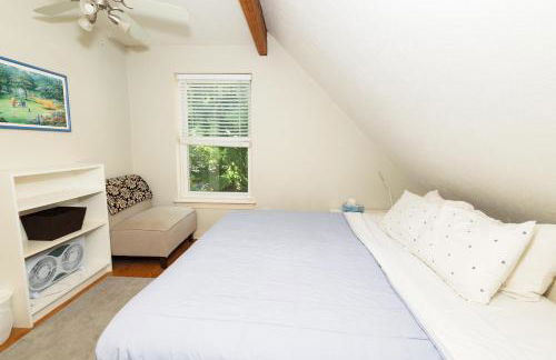 Home STEPS from Oberlin - Foto 24