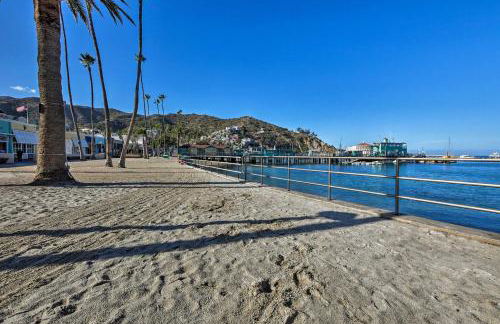 Tropical Island Escape with Deck, Walk to Avalon Bay - Foto 2