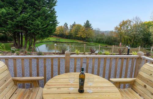 Lake View Holiday Home - Fishing Lakes, Heated Outdoor Swimming Pool 500yrds on Sister Park , Pool Open April to September - Foto 2