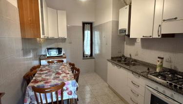 Appartamento Tortona, in via Giancarlo Pernigotti - Foto 2, stove