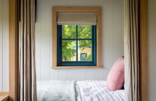 Oak Tree Shepherds Hut Chatsworth Estate - Photo 6