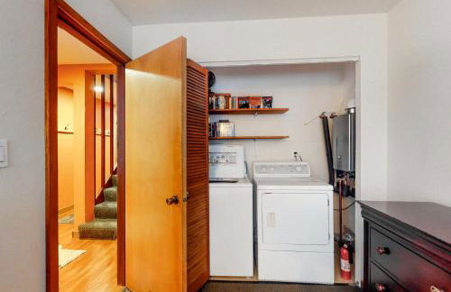 Compton's - Photo 21